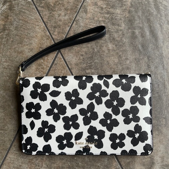 kate spade Handbags - Kate Spade Darcy Clutch wallet wristlet graphic multi